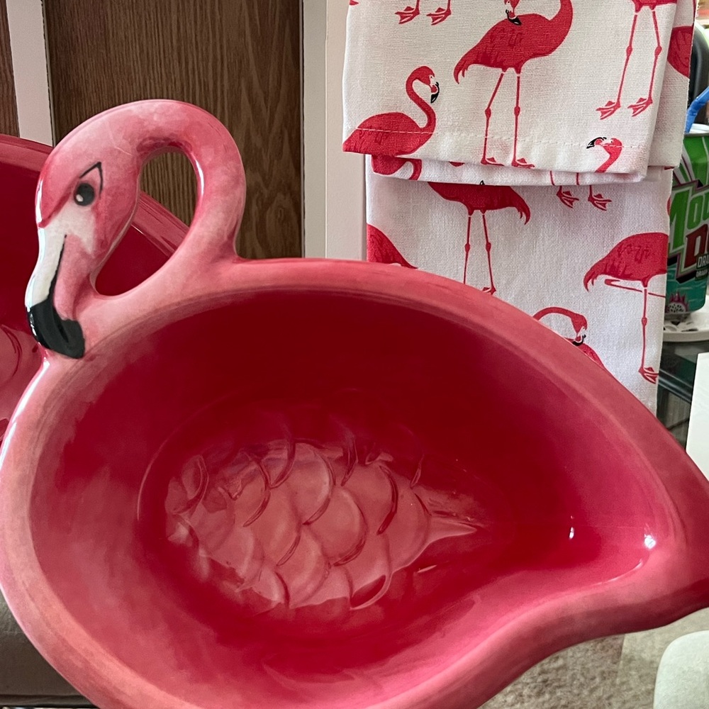 Set of Pink Flamingo Shaped Bowls with 2 Flamingo kitchen towels